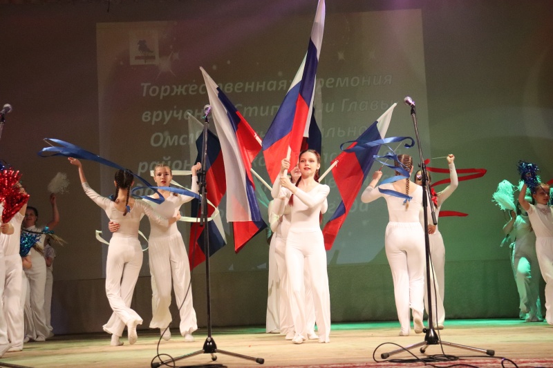 Одарённых детей Омского района отметили именными стипендиями Главы