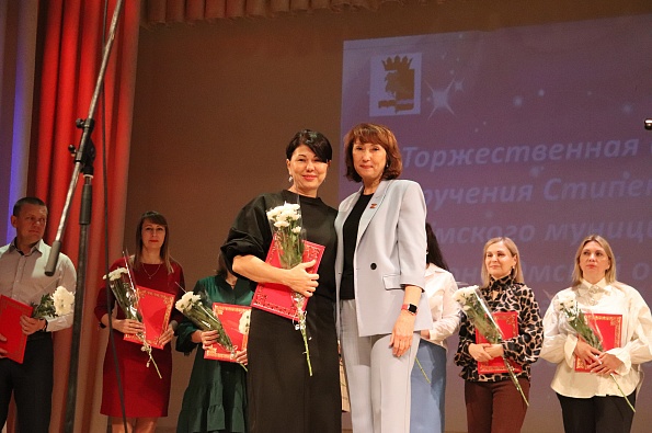 Одарённых детей Омского района отметили именными стипендиями Главы_19