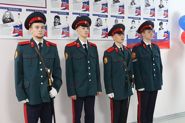 В Новоомском поселении открыли доску почёта, посвящённую Героям России_5