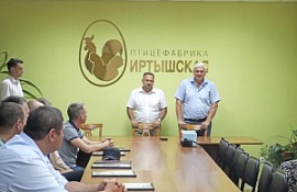 Геннадий Долматов наградил сотрудников Иртышской птицефабрики