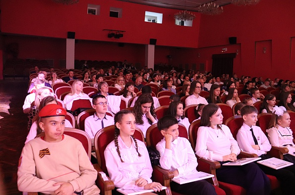 Одарённых детей Омского района отметили именными стипендиями Главы_15