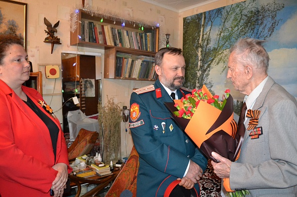 Глава Омского района поздравил ветеранов в преддверии Дня Победы_4